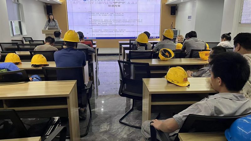 小标题：技能培训市场现状