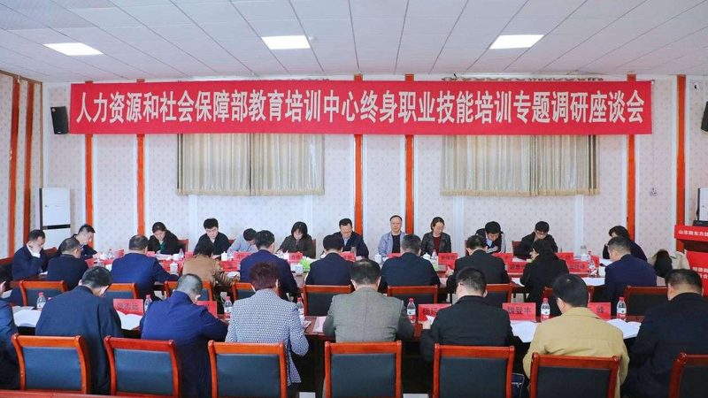 在准备报名材料时，需要注意以下细节：