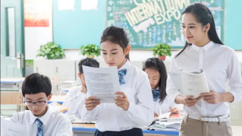 成人教育的收费标准存在较大差异，主要体现在以下几个方面：