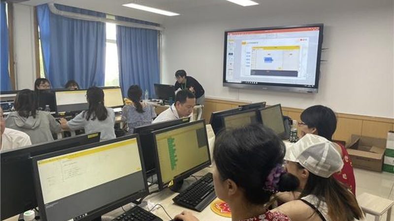 学历提升费用主要由以下几部分构成：